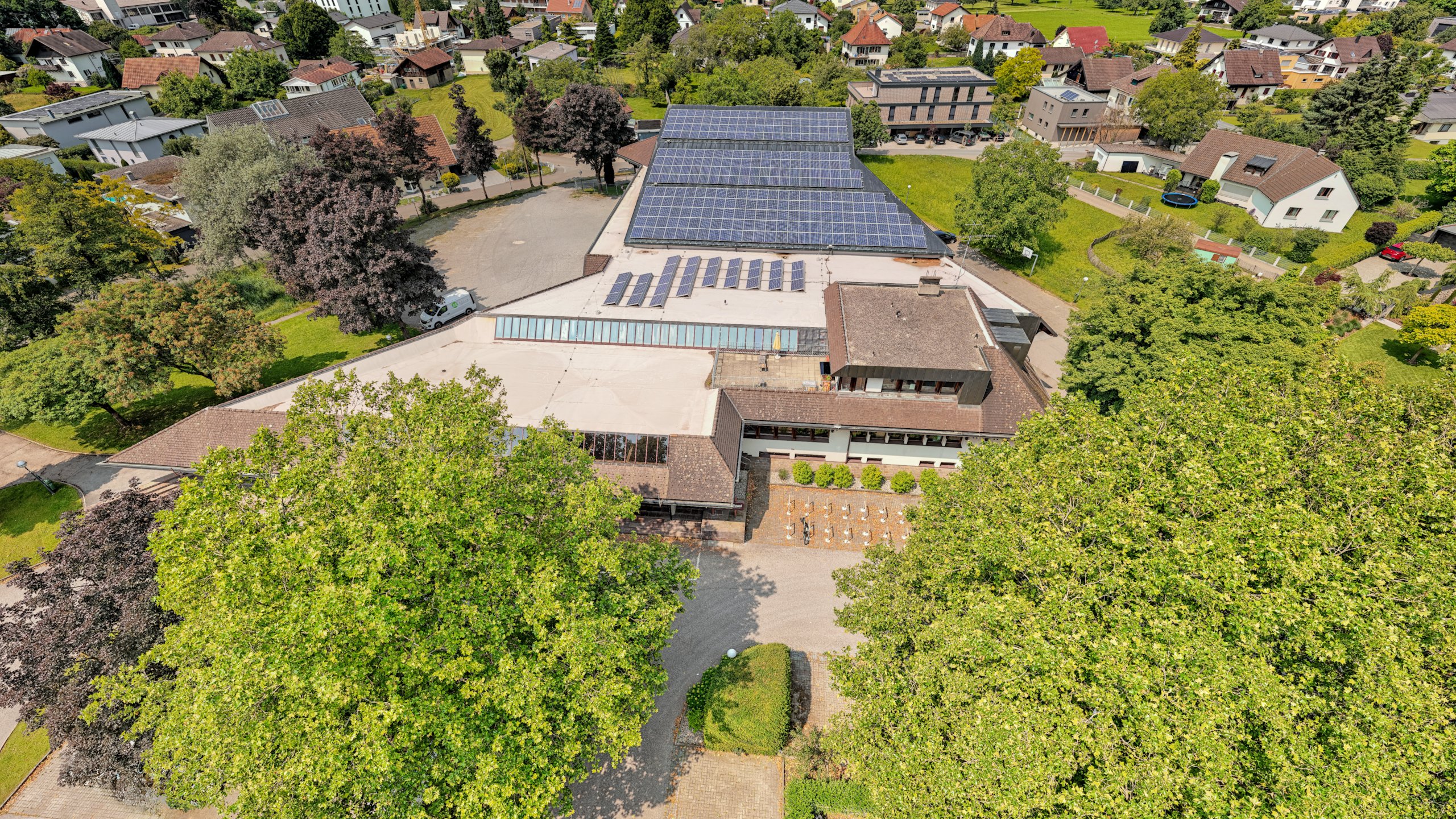Das Bild zeigt den Hofsteigsaal in Lauterach von oben.