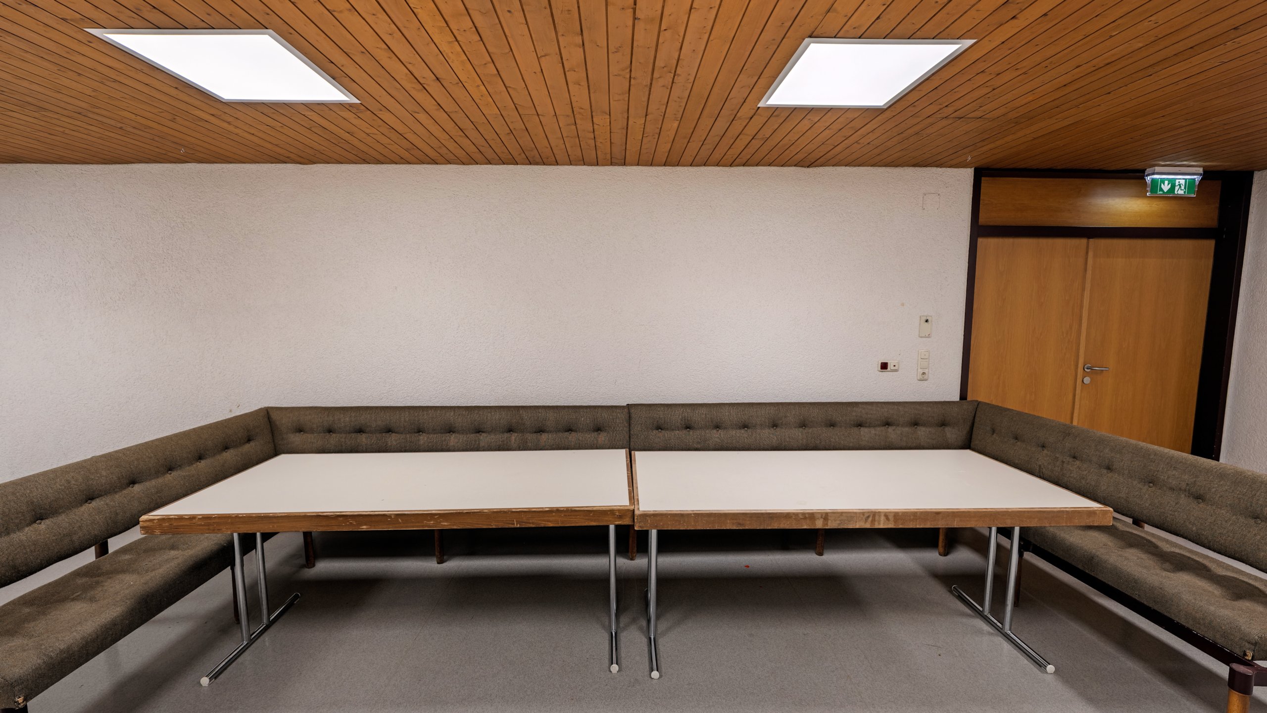 Das Bild zeigt den Vorraum der Künstlergarderobe des Hofsteigsaals in Lauterach.