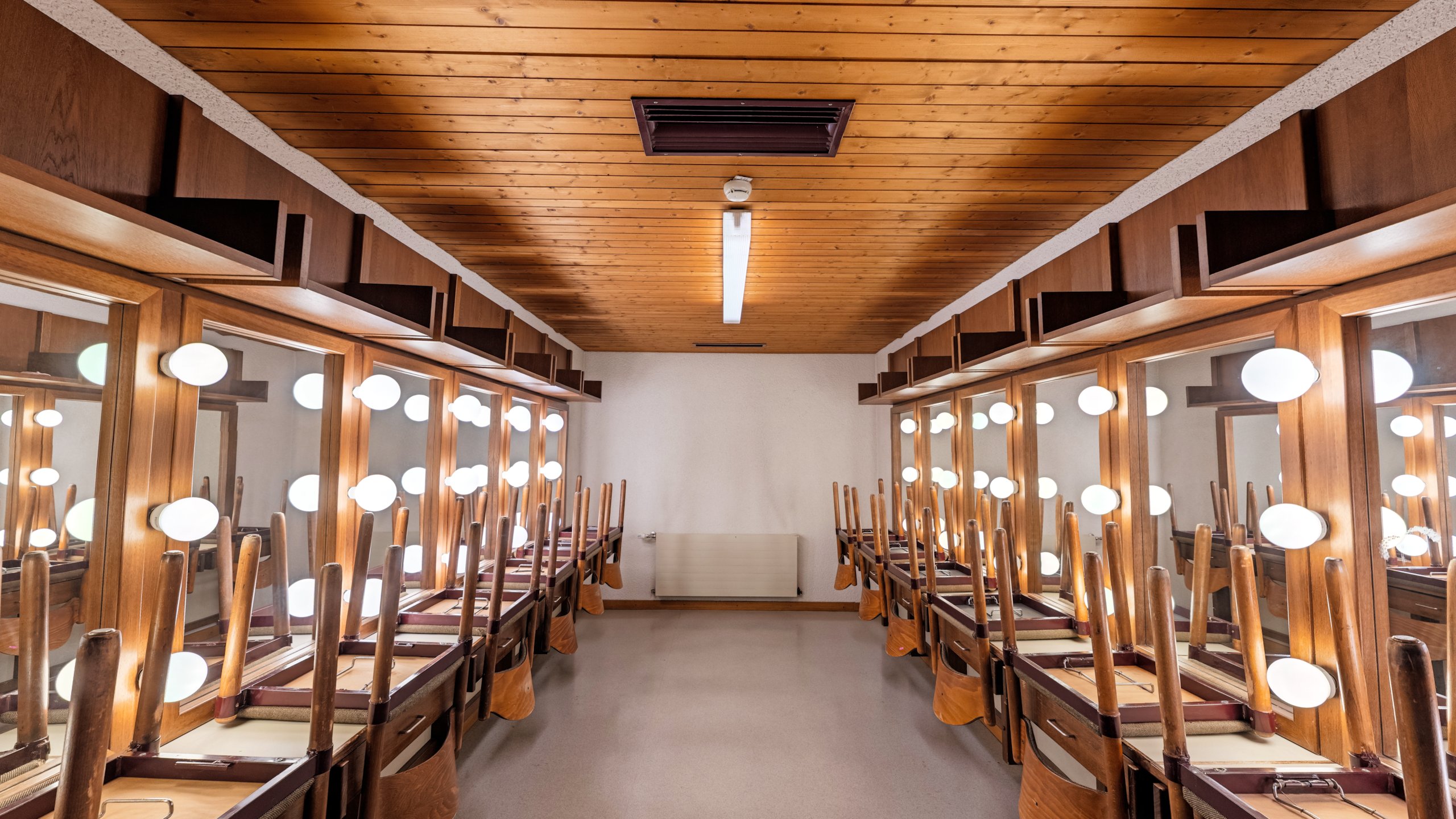 Das Bild zeigt die Künstlergarderobe des Hofsteigsaals in Lauterach.