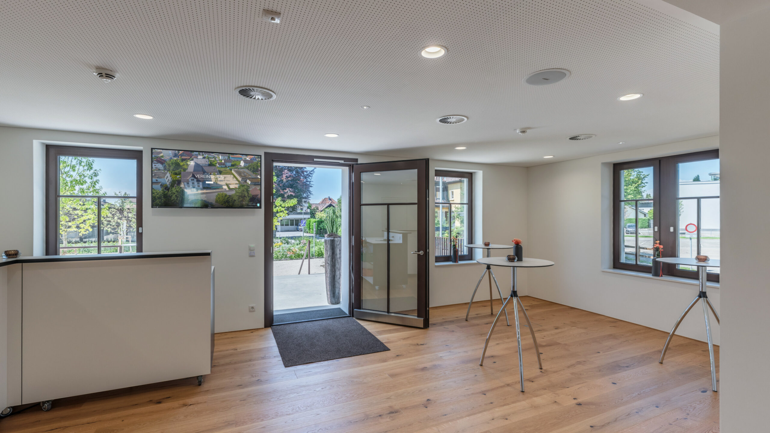 Das Bild zeigt das Foyer im Lauteracher Vereinshaus.