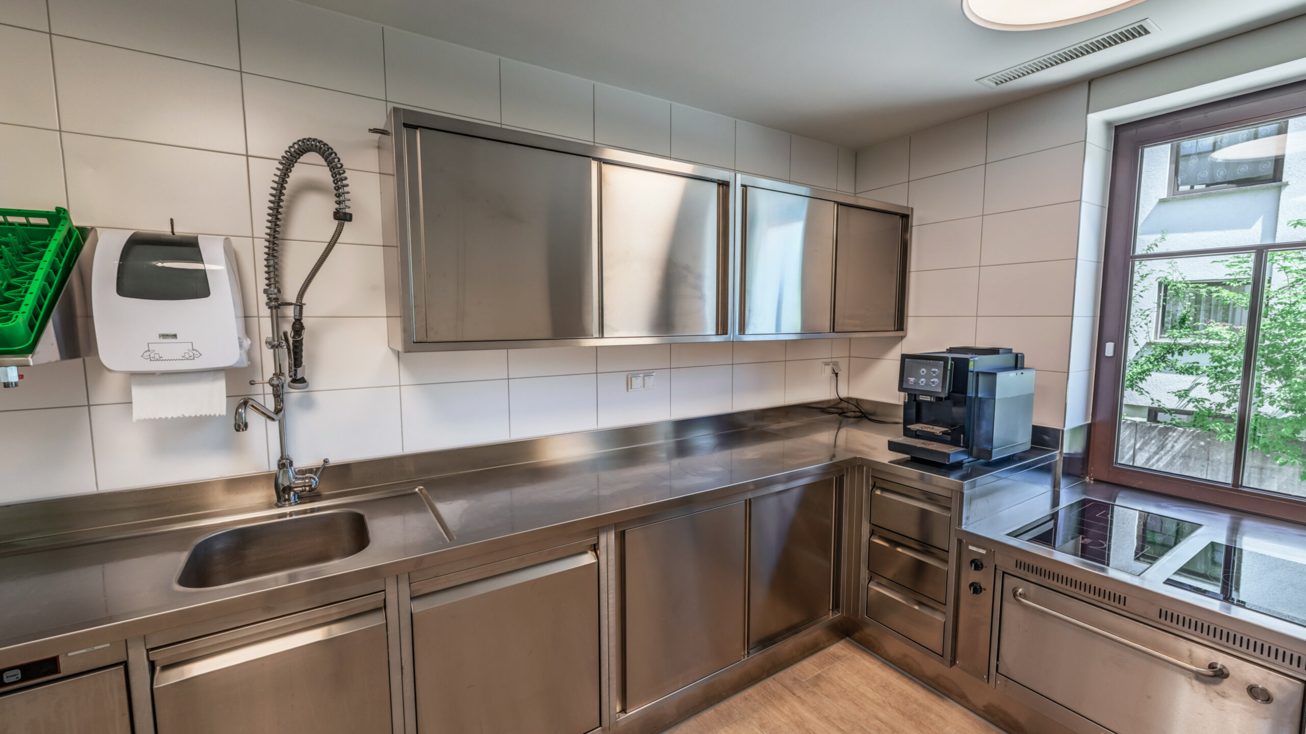 Das Bild zeigt die Küche im Lauteracher Vereinshaus.