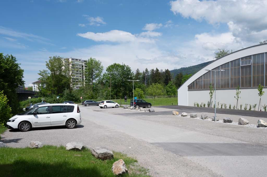 Parkplatz bei der Tennishalle in Lauterach