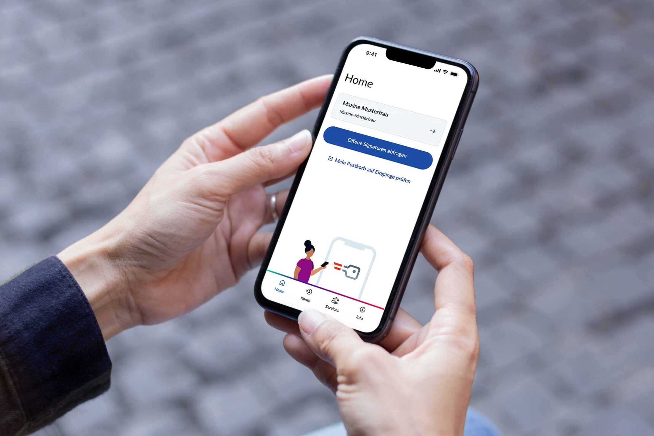 Das Bild zeigt Hände, die ein Smartphone halten, auf welchem die App "ID Austria" geöffnet ist.