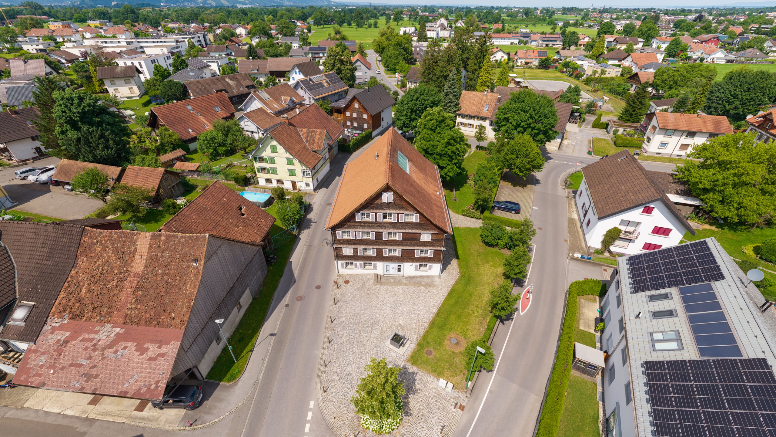 Das Bild zeigt den Sternen in Lauterach von oben.