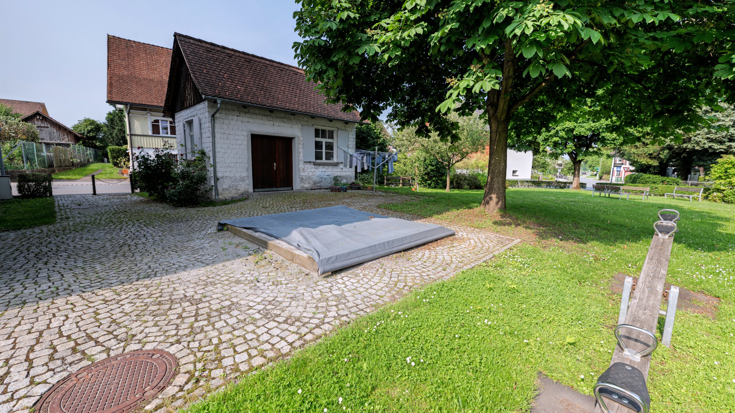 Das Bild zeigt den Außenbereich des Sternens in Lauterach.