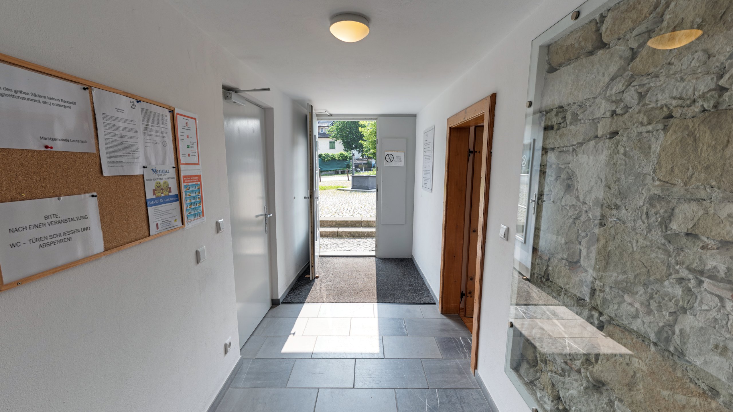 Das Bild zeigt den Eingangsbereich im Sternen in Lauterach.