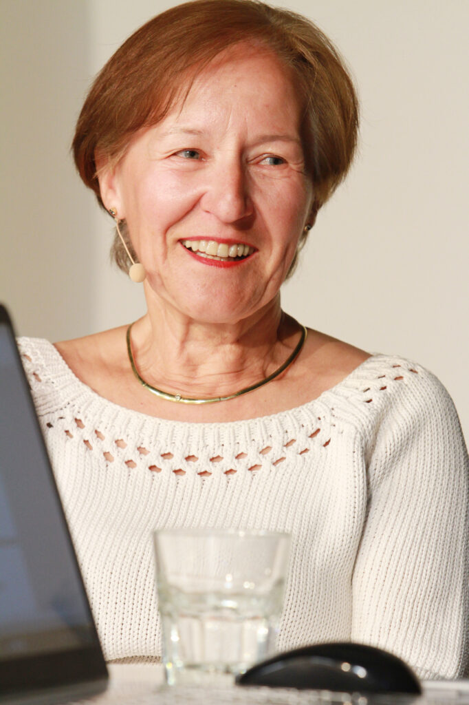 Helga Frühwirth bei der Podcast-Aufnahme.
