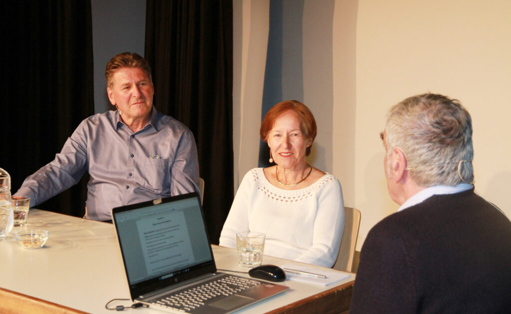 Alfred und Helga Frühwirth im Podcast-Gespräch mit dem Moderator Johannes Schmidle.