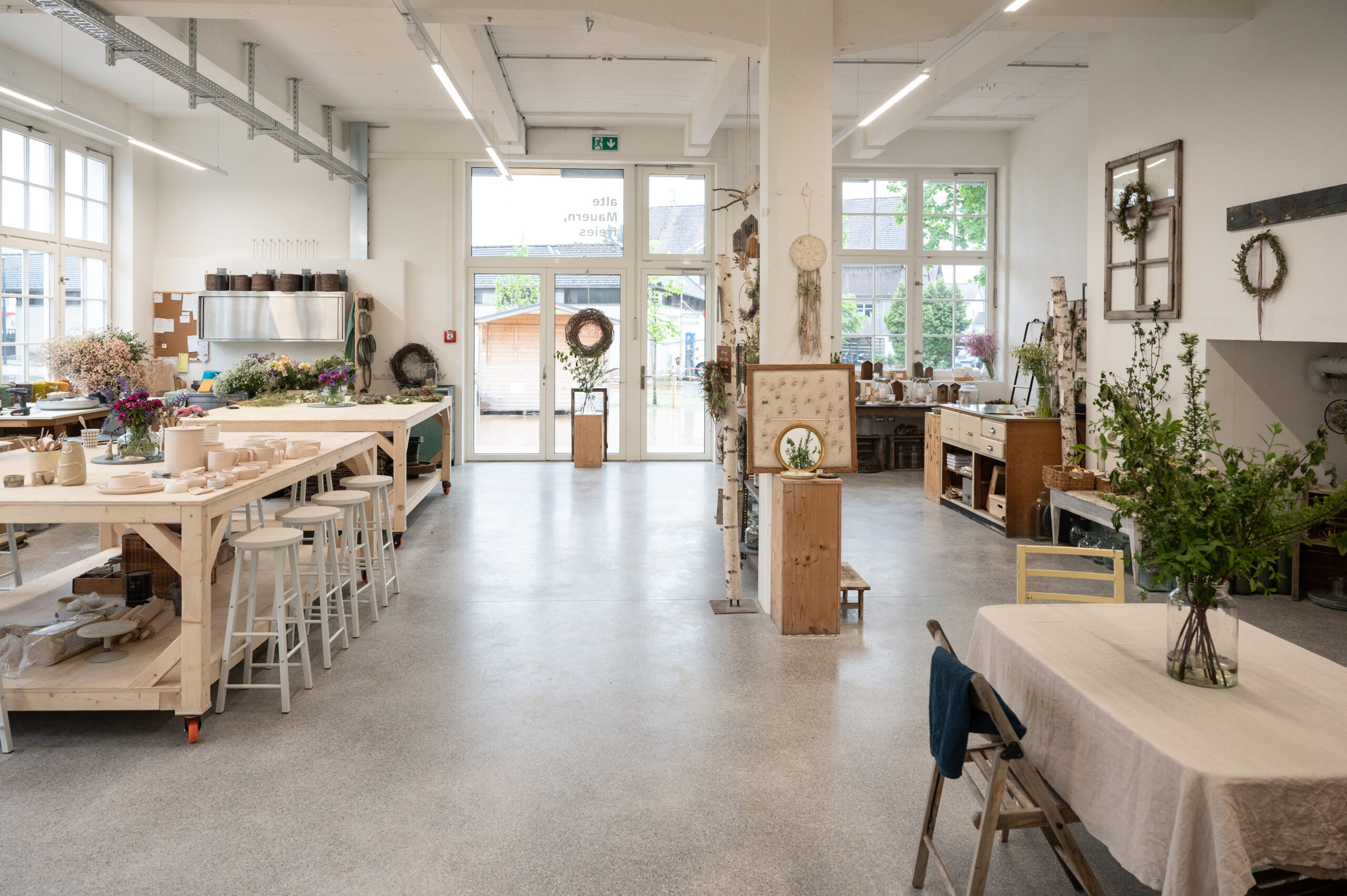 Das Bild zeigt das Naturkunst Atelier in der Säge in Lauterach.