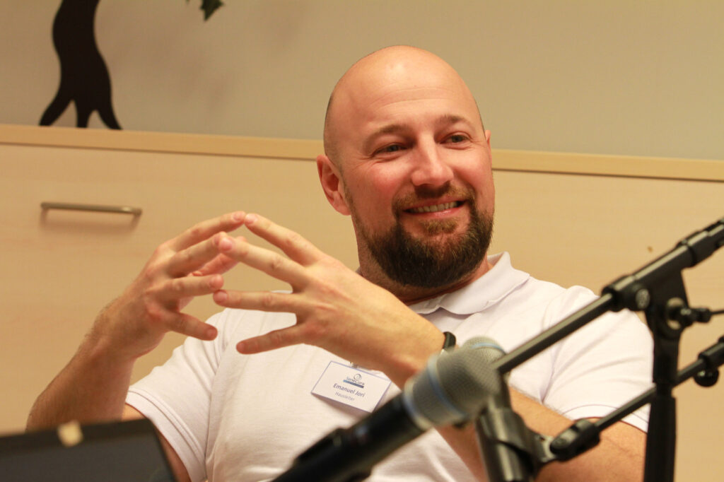 Auf dem Bild ist Emanuel Jori (Hausleitung SeneCura Sozialzentrum Lauterach) zu sehen.